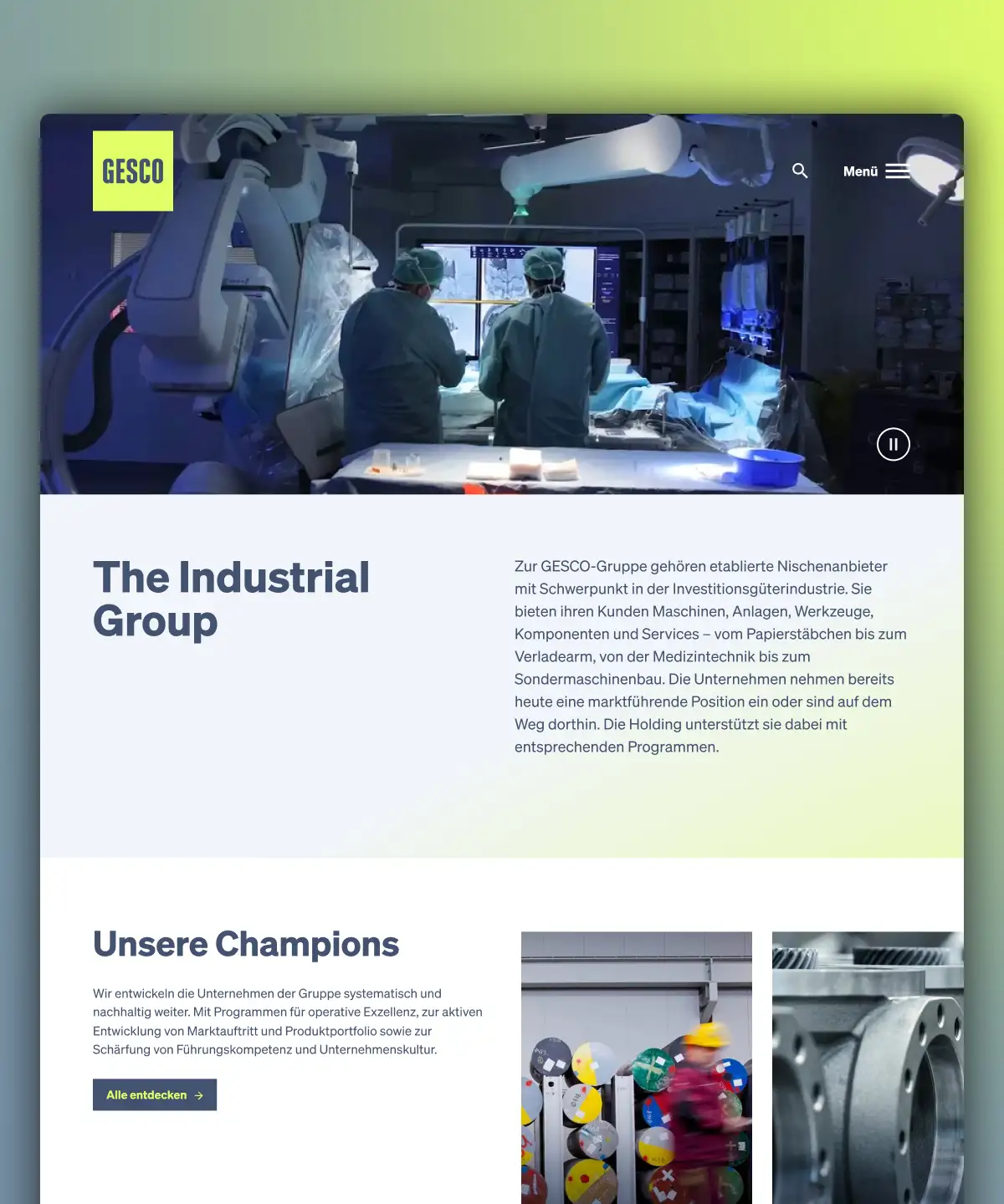 Webseitenbereich mit zwei Chirurgen in einem Operationssaal mit modernster medizinischer Ausrüstung, daneben Informationen zu einem Industrieunternehmen sowie Bilder von Maschinen und einem Arbeiter mit Helm.
