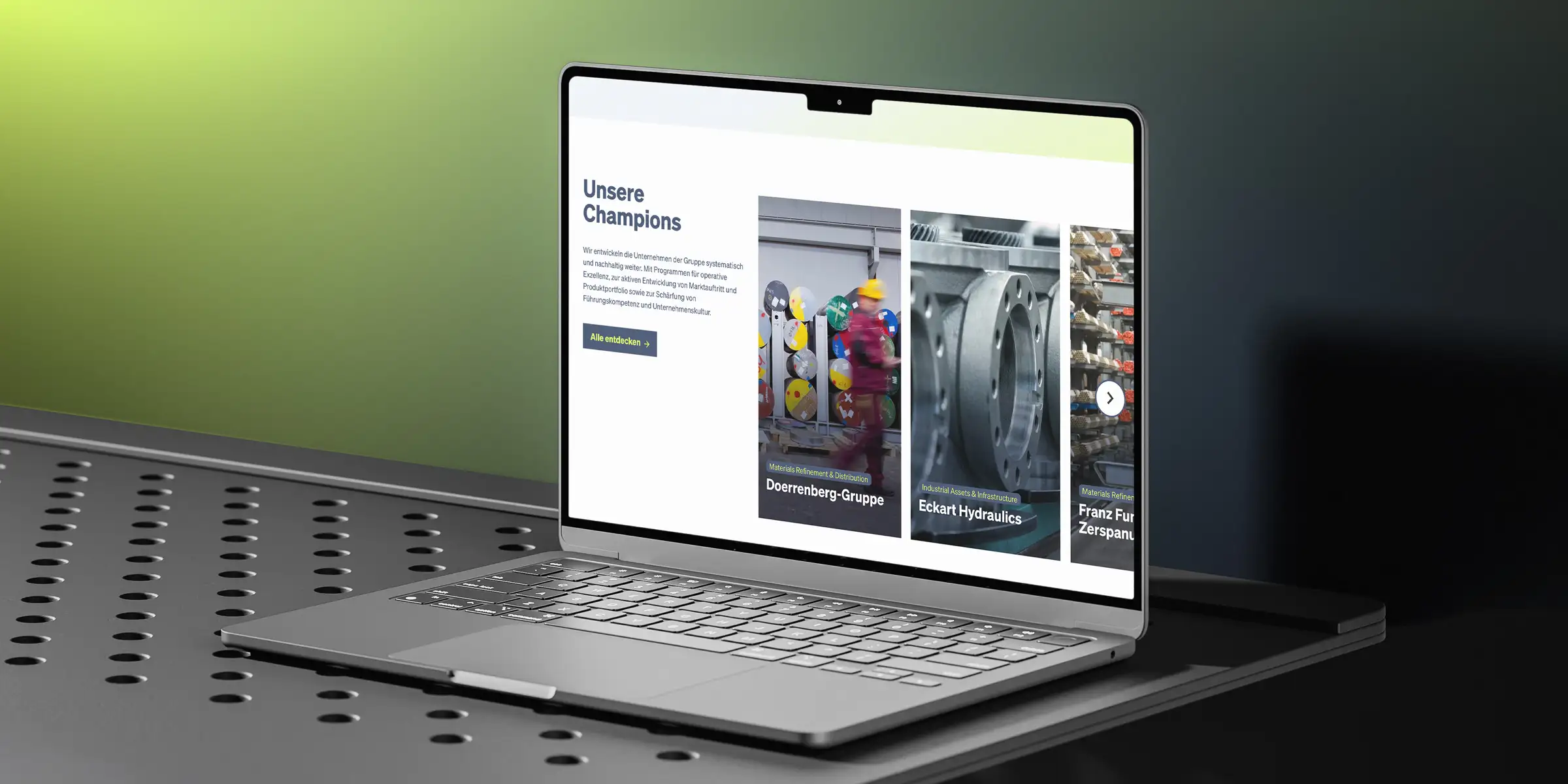 Laptop-Bildschirm mit einer Partner-Sektion, die Teaser für die verschiedenen Tochterunternehmen enthält.